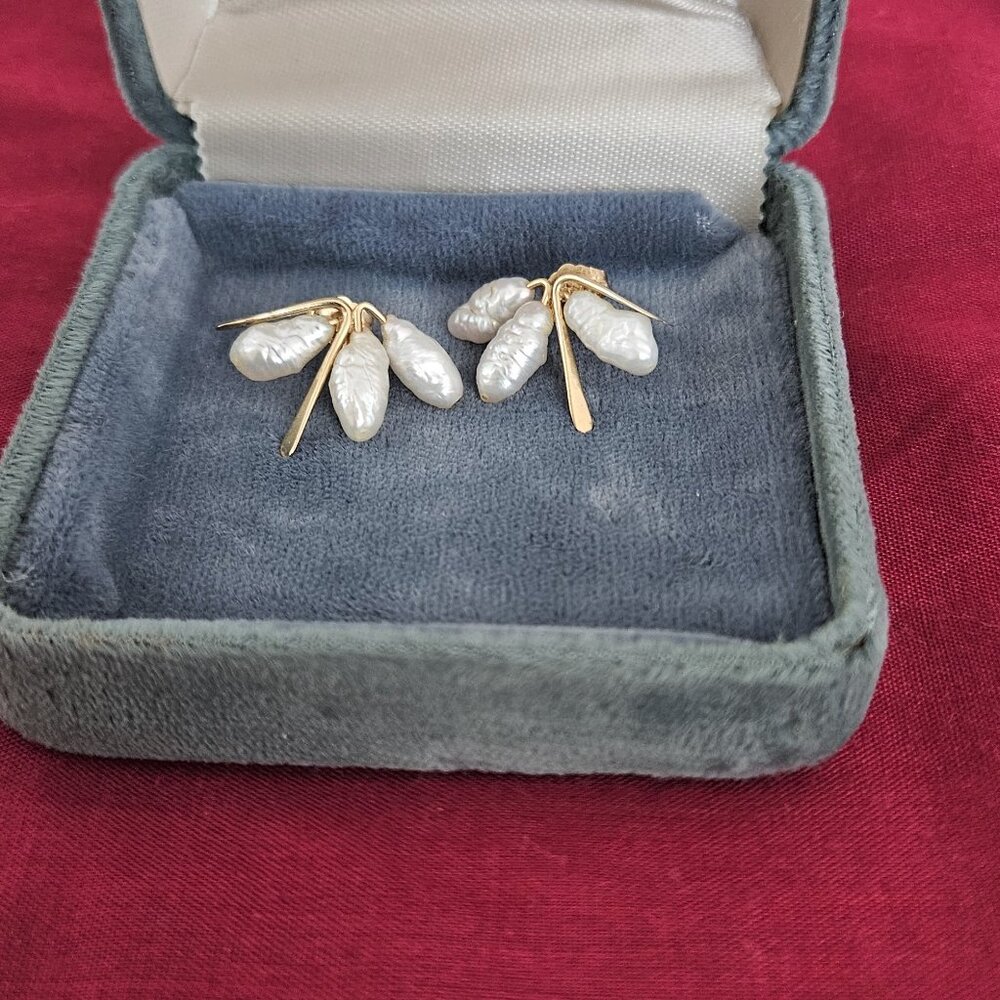 Freshwater pearls and gold earrings